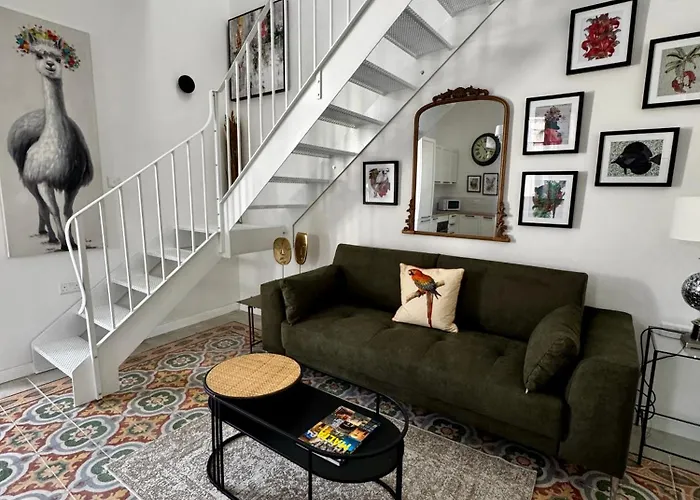 Stylish Boutique Duplex Apartment Home - Green - 2 Large Double Bedrooms With Ensuite Bathrooms