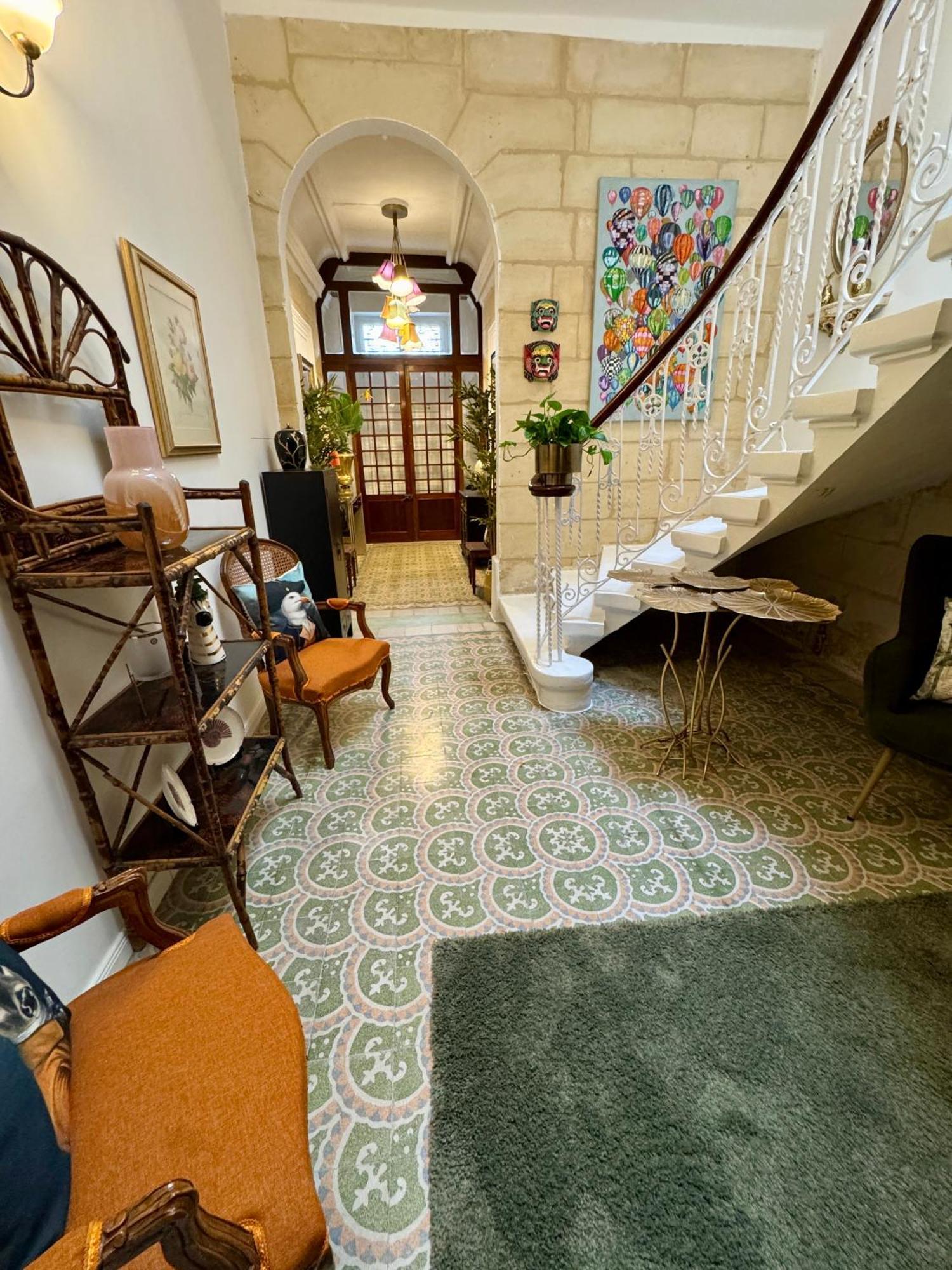 Apartment Stylish Boutique Duplex - - 2 Large Double Bedrooms With Ensuite Bathrooms *