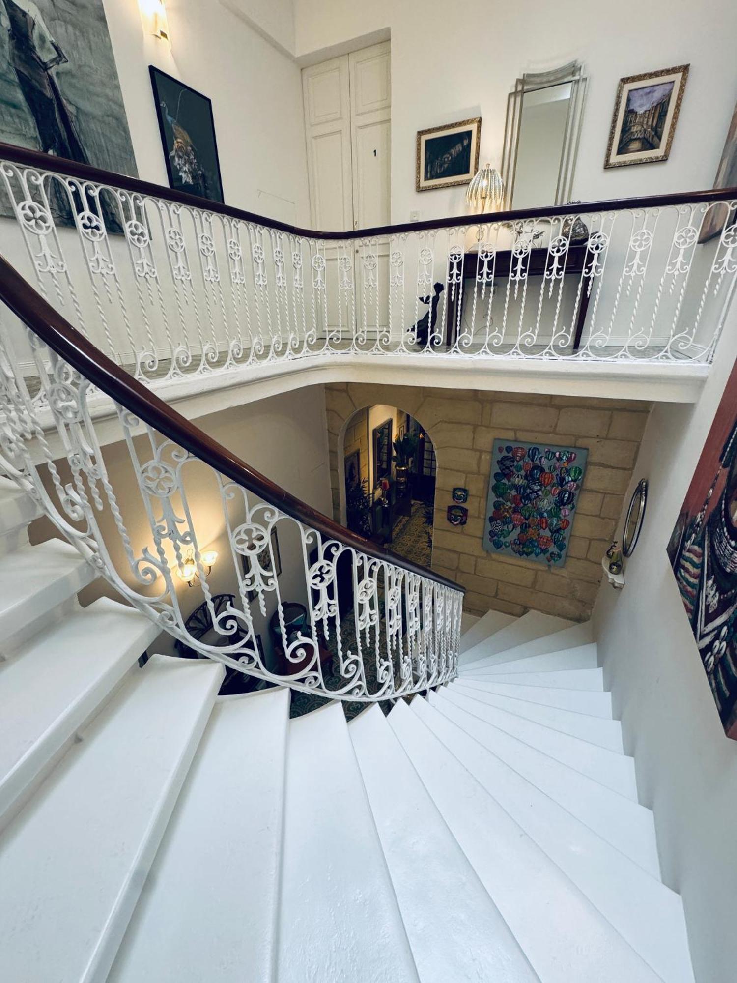 Stylish Boutique Duplex - - 2 Large Double Bedrooms With Ensuite Bathrooms
