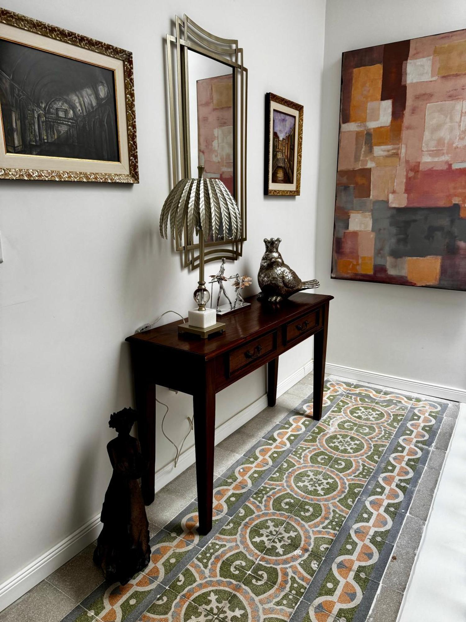Stylish Boutique Duplex - - 2 Large Double Bedrooms With Ensuite Bathrooms *