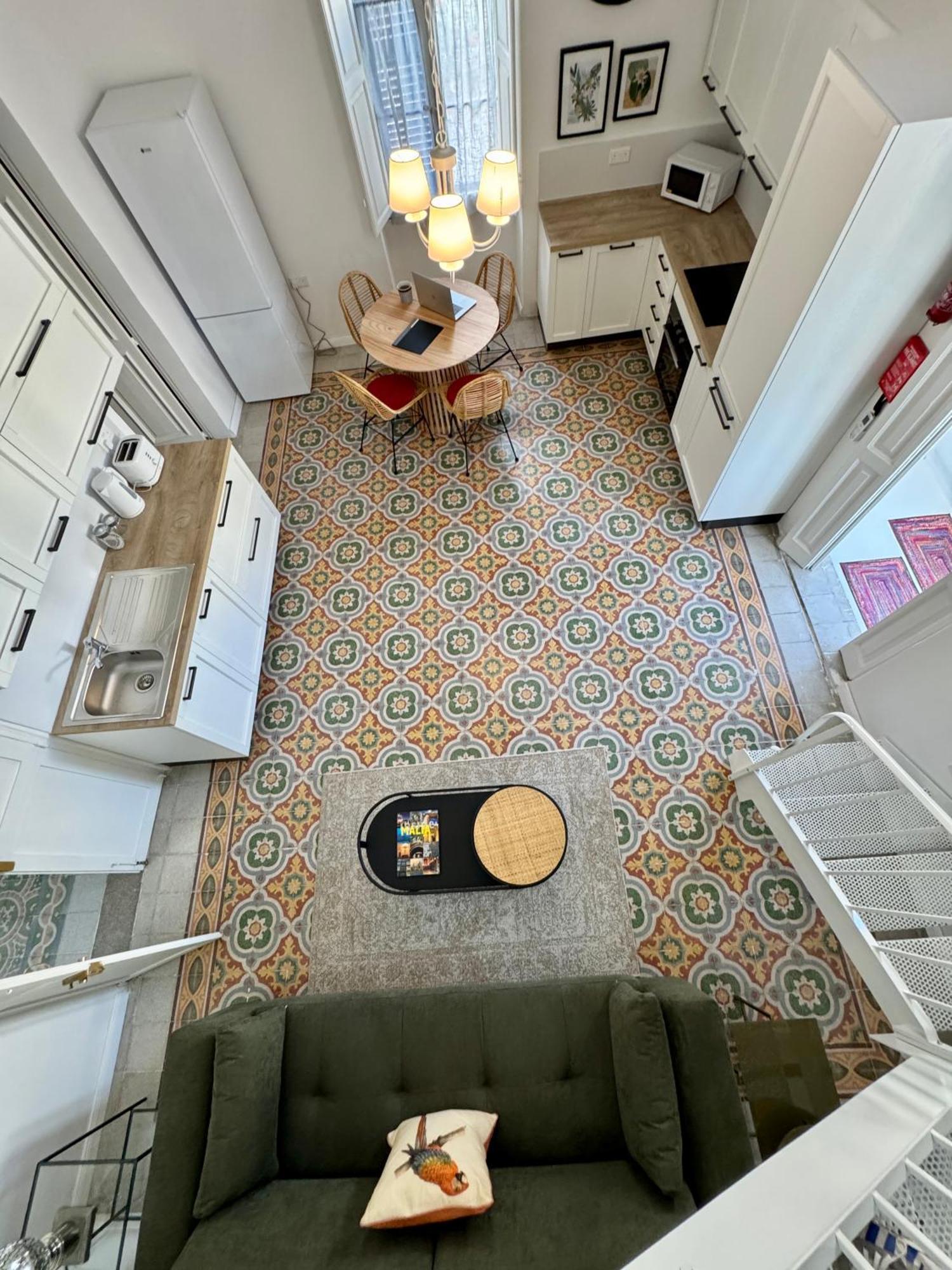 Apartment Stylish Boutique Duplex - - 2 Large Double Bedrooms With Ensuite Bathrooms
