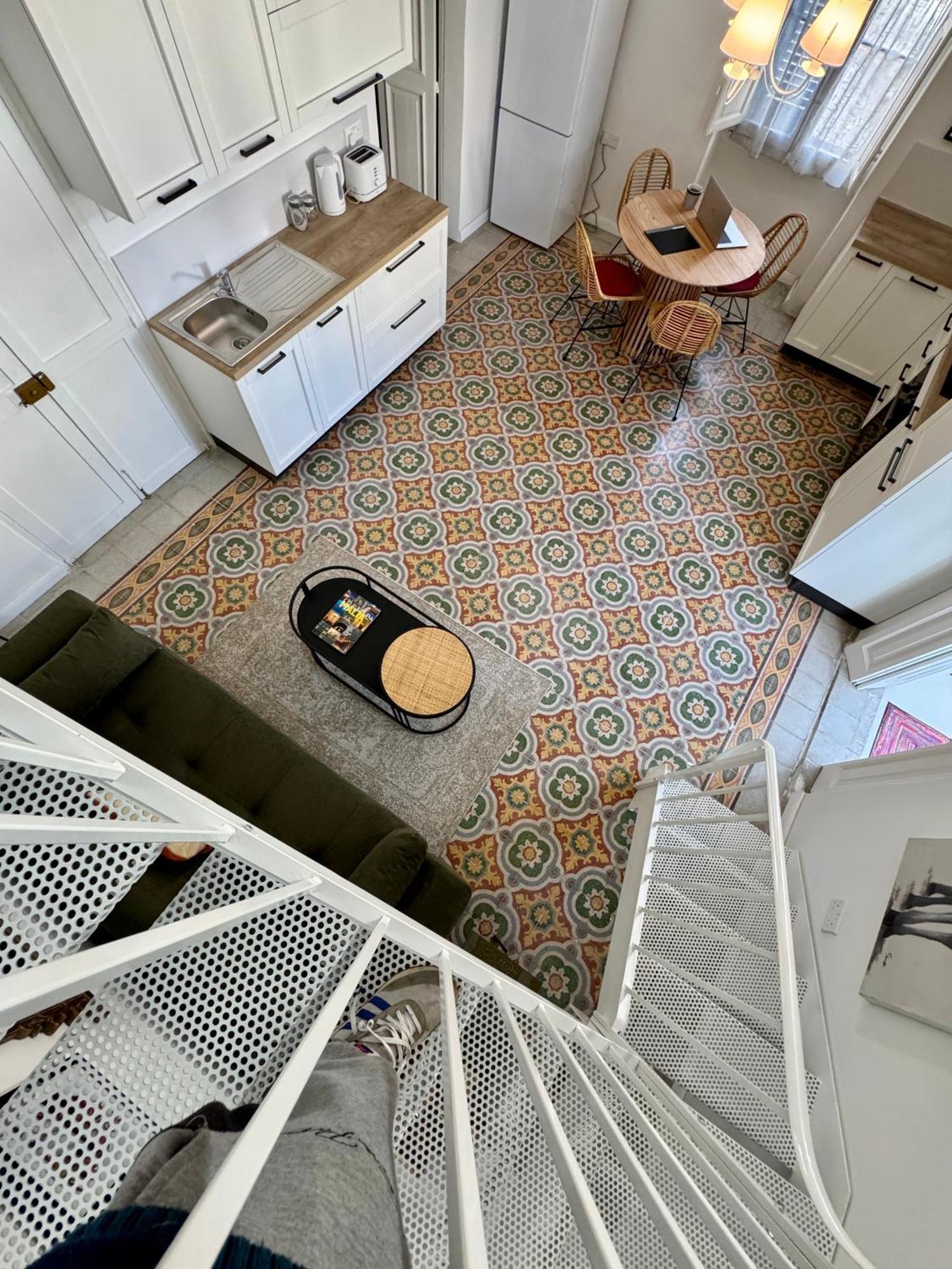 Stylish Boutique Duplex - - 2 Large Double Bedrooms With Ensuite Bathrooms