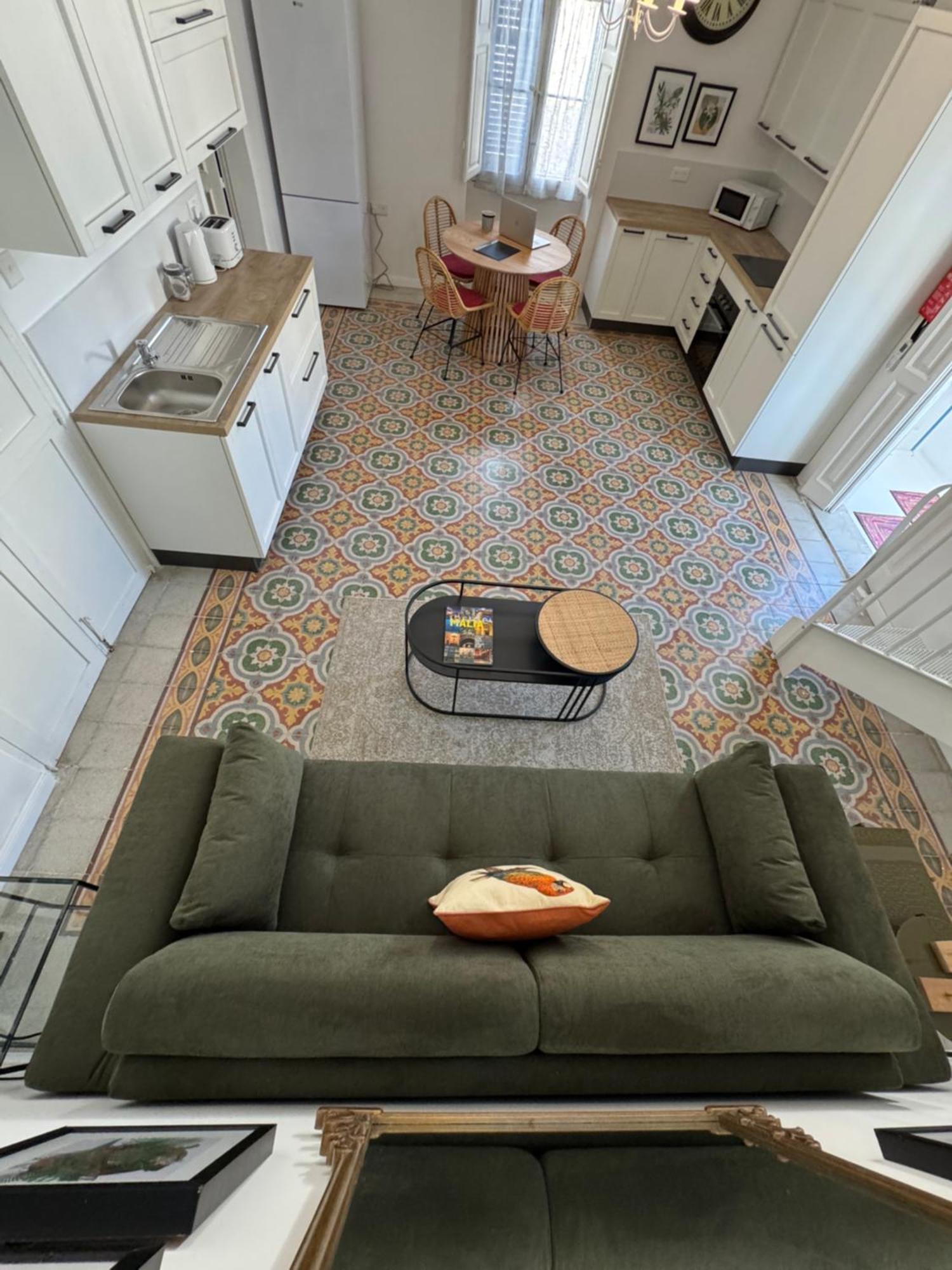 Stylish Boutique Duplex - - 2 Large Double Bedrooms With Ensuite Bathrooms