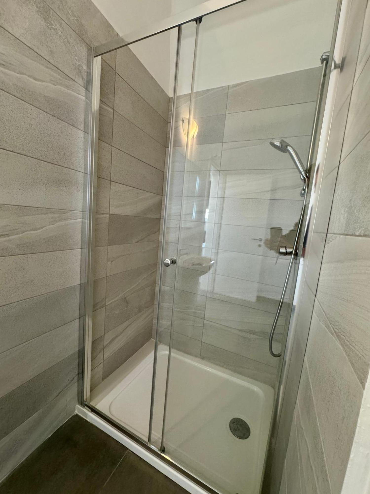 Stylish Boutique Duplex - - 2 Large Double Bedrooms With Ensuite Bathrooms Apartman