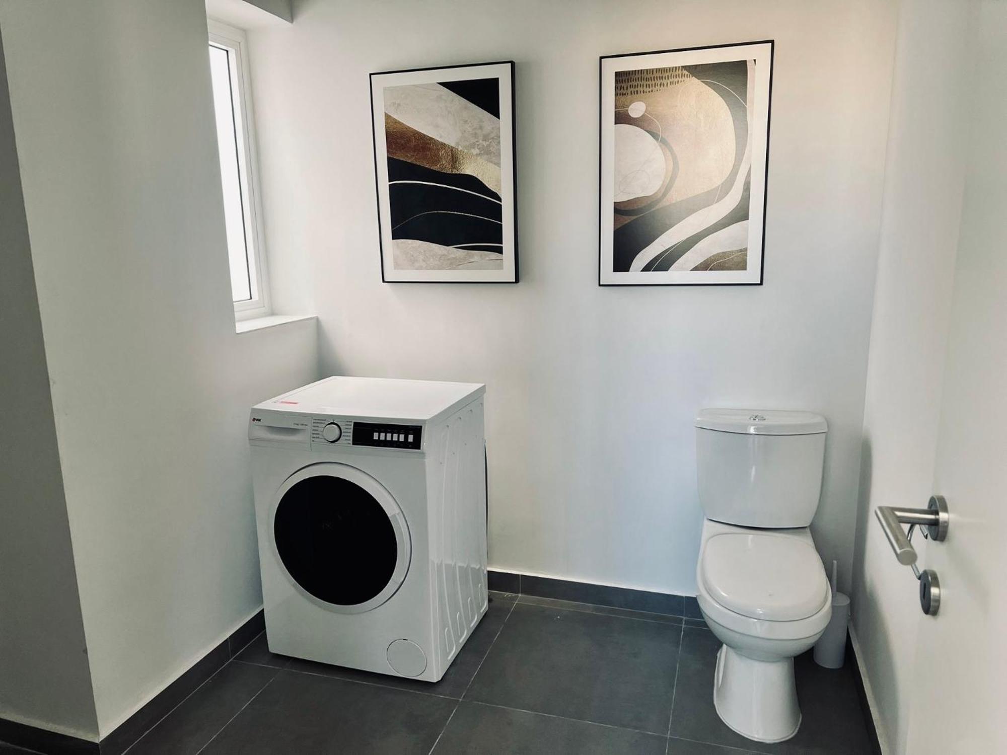 Apartment Stylish Boutique Duplex - - 2 Large Double Bedrooms With Ensuite Bathrooms *